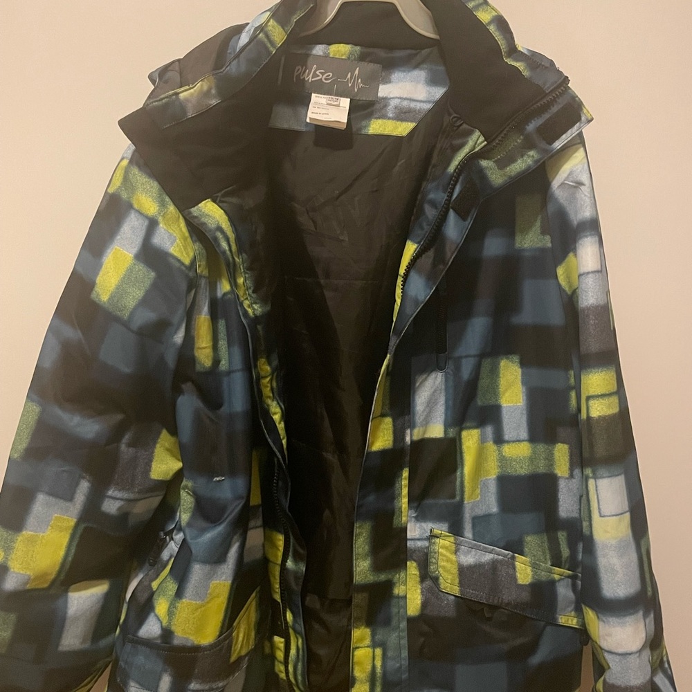 Pulse ski / snowboarder jacket - size XL youth / 20. Great color and pattern.